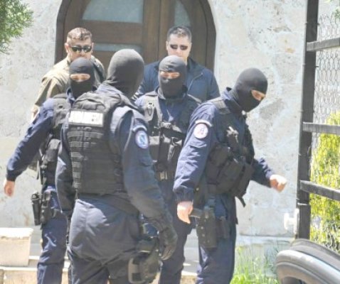Gruparea Mironescu rămâne în arest